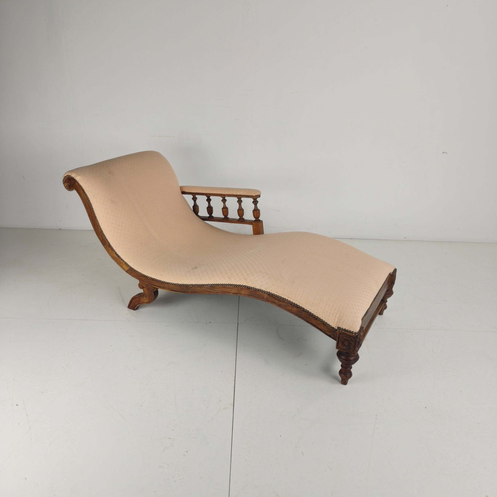 Late 19th Century Antique Chaise Longue / Daybed – England photo furniture