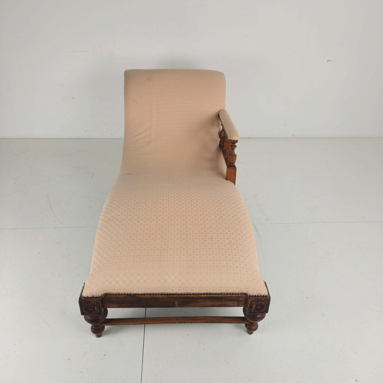 photo furniture Late 19th Century Antique Chaise Longue / Daybed – England
