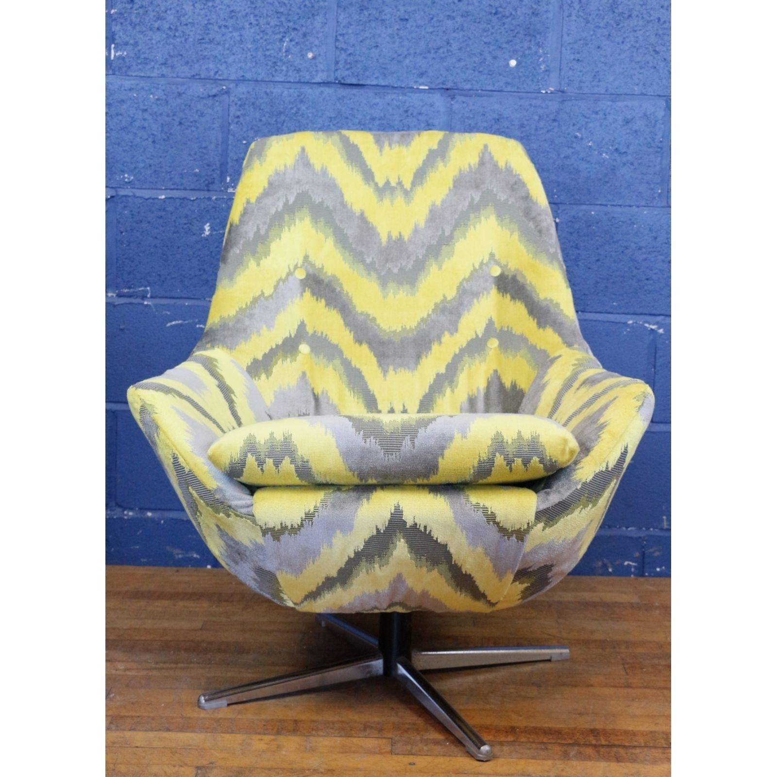 An Excellent Retro Mid Century Swivel Egg Chair Fully Restored 1950 60s photo furniture