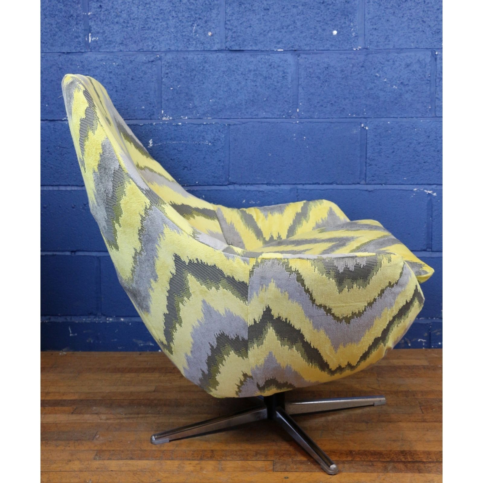 An Excellent Retro Mid Century Swivel Egg Chair Fully Restored 1950 60s photo for sale