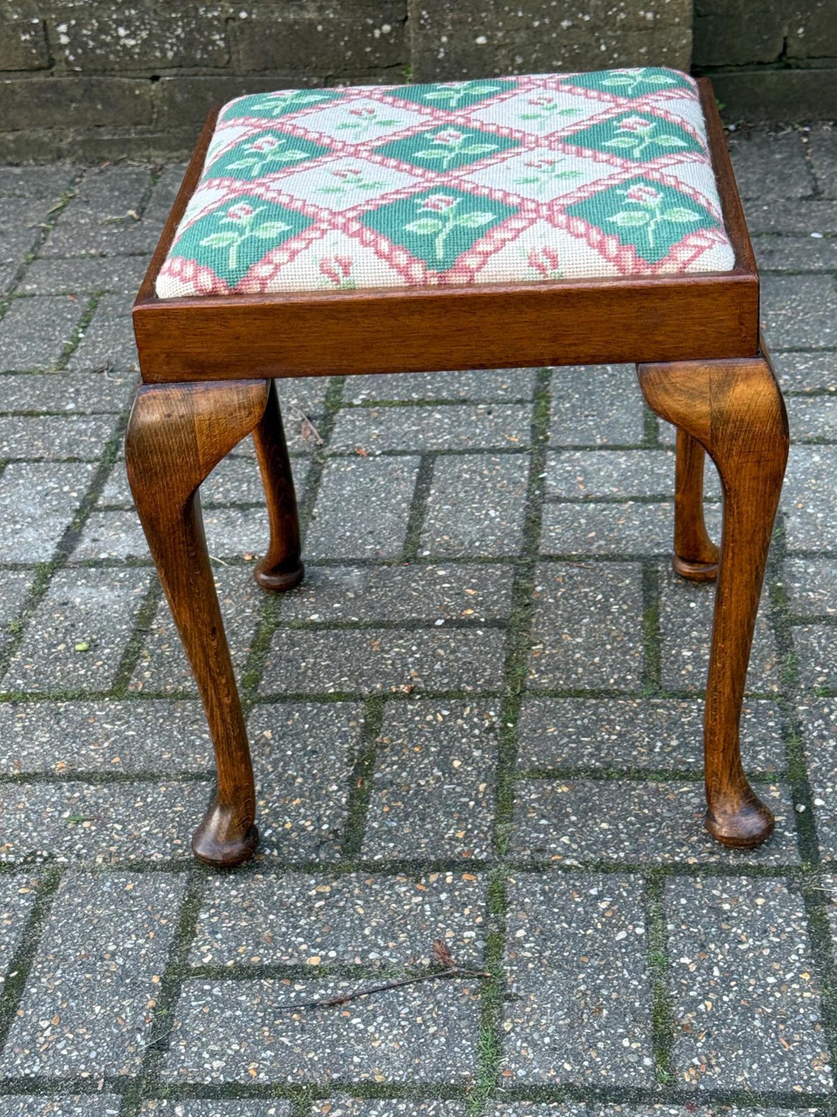 Vintage 1930s Queen Anne Style Stool With Upholstered Needlepoint Seat photo vinterior