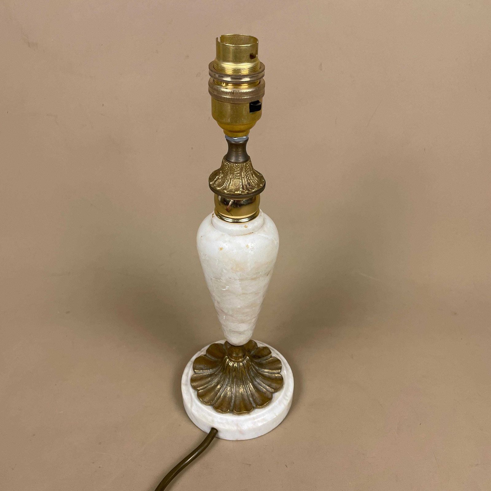 Marble Table Lamp Base Cream Brass Floral Foot Vintage Lighting Classic Traditional Bedside Lamp Italian Antique Style Light photo vinterior
