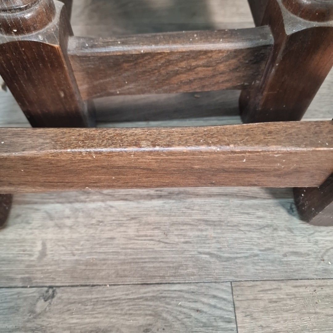 photo vinterior Vintage Nest Of Tables Solid Oak – Jaycee Furniture – Turned Wooden Retro