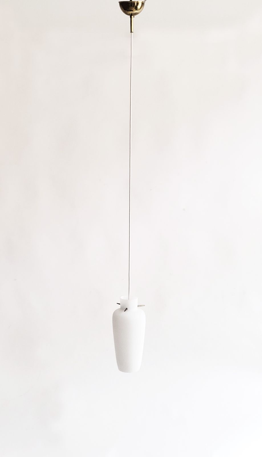 photo furniture Mid Century Italian Glass & Brass Pendant, 1950s