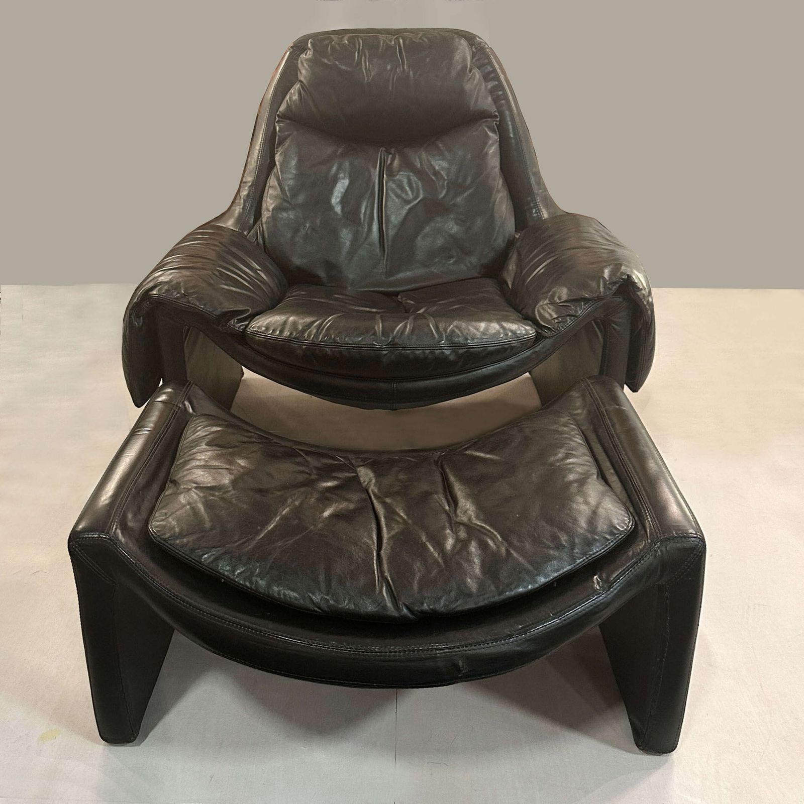 'P60' Saporiti Black Leather Lounge Chair And Ottoman By Vittorio Introini photo furniture