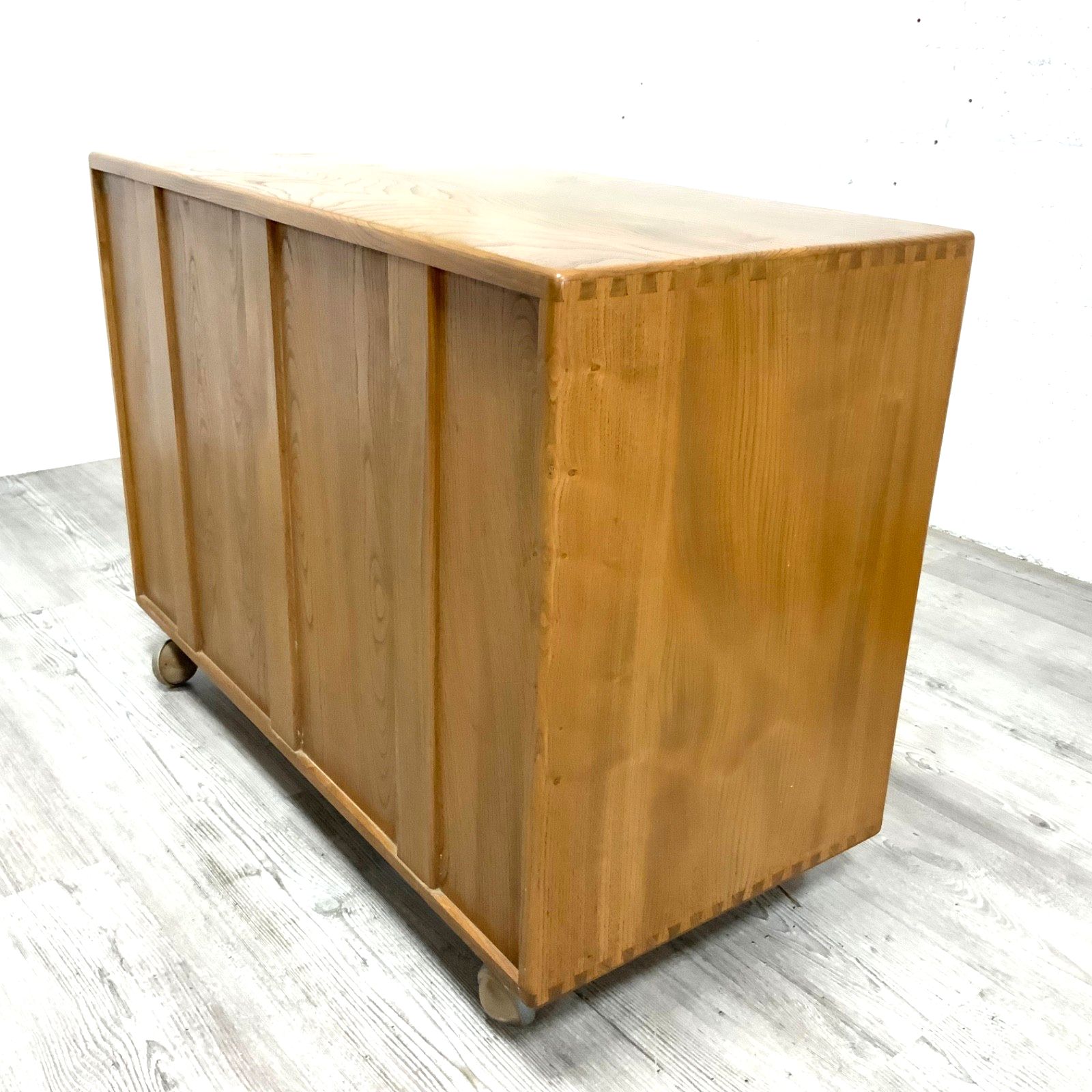 Ercol Blonde Windsor Model 412 Chest Of Drawers Solid Elm And Beech C1960s photo vinterior