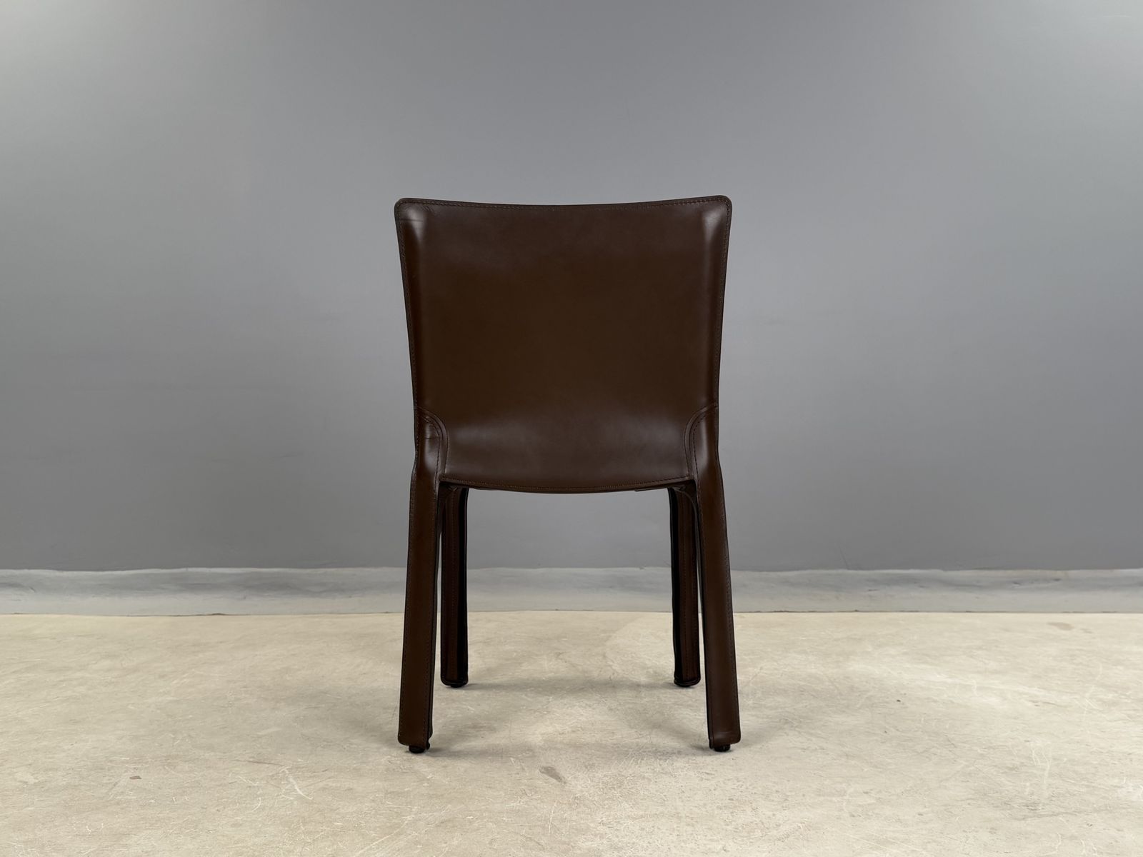 photo furniture Mario Bellini Cab 412 Chairs For Cassina – Vintage Italian Saddle Brown Leather Dining Chairs – Set Of  12 Twelve Dining Chairs
