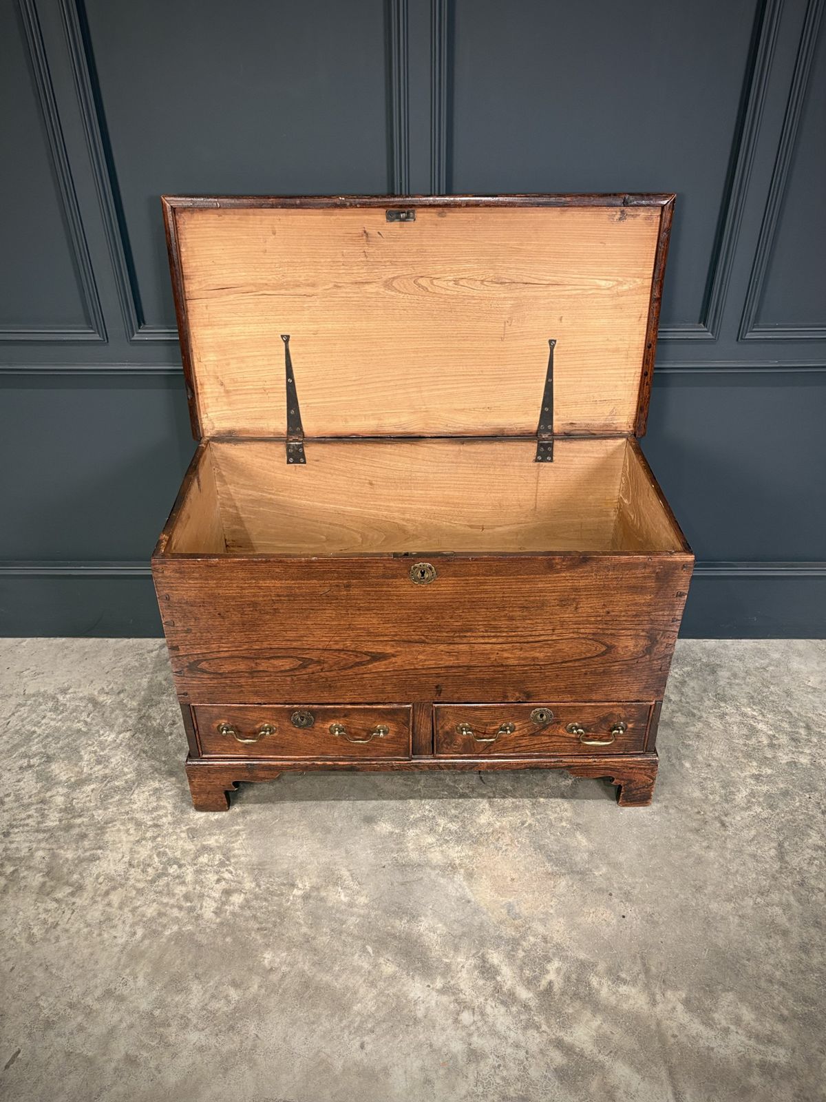 Furniture Georgian Elm Blanket Box photo