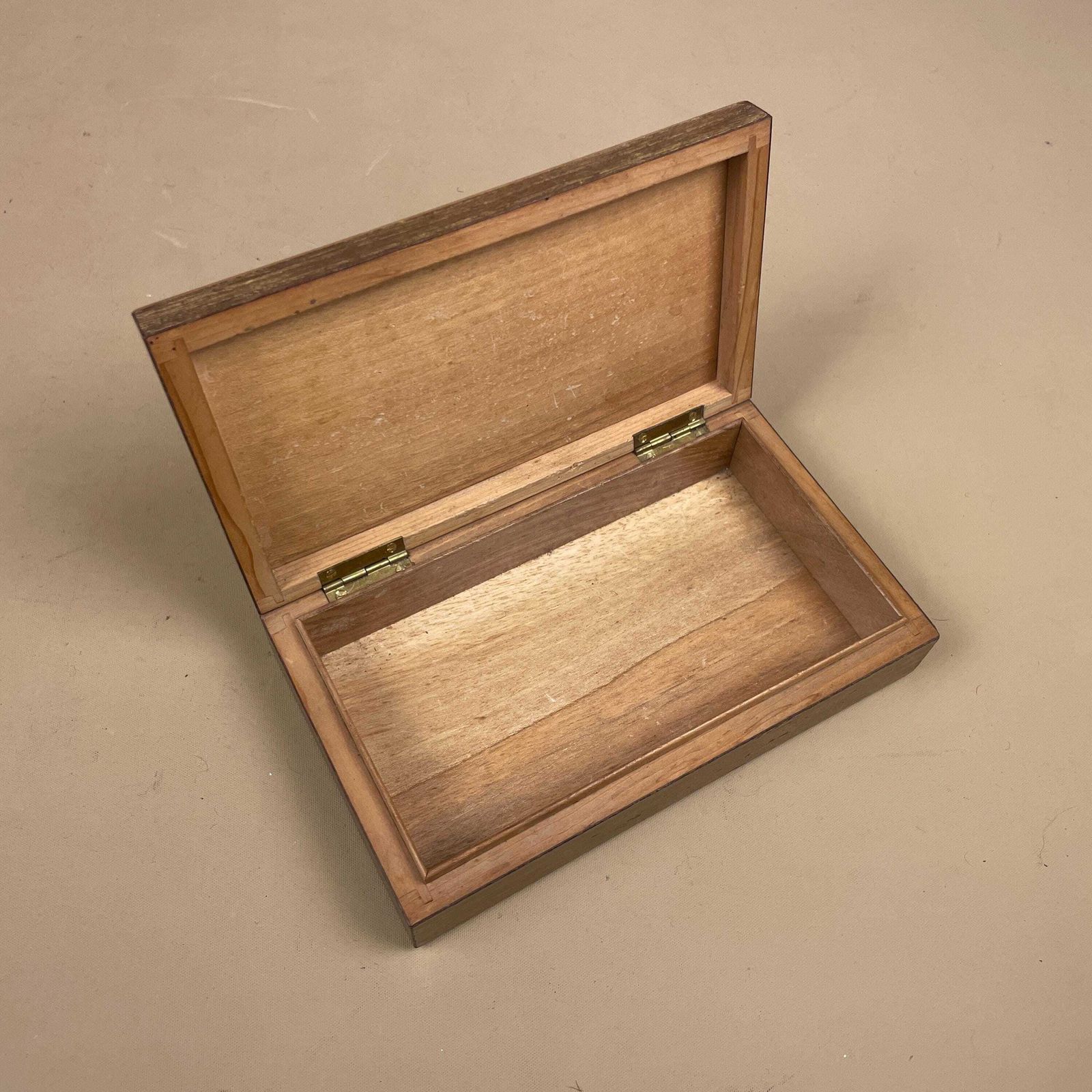 photo vinterior Wooden Rectangle Marquetry Inlay Box Trinket Jewellery Lidded Top Lid Patterned Pattern Handmade Table Top Wood Detailed Ornate Pattern