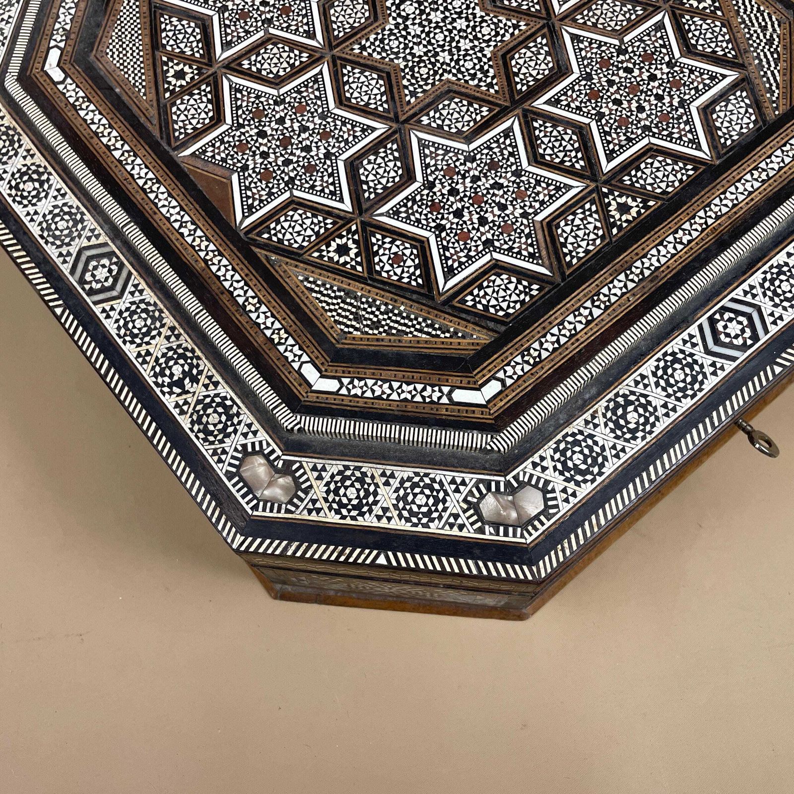Wooden Hexagon Marquetry Inlay Box Trinket Jewellery Lidded Top Lid Patterned Pattern Handmade Table Top Wood Key Lock Geometric Pattern photo vinterior