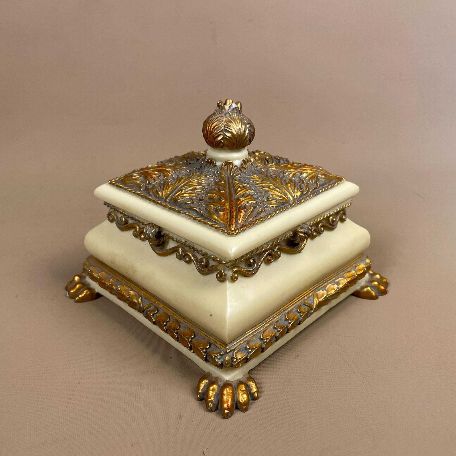 Cream Gold Resin Trinket Box Ornate Footed Jewellery Decorative Vintage Style Keepsake Storage Ring Dish Vanity Accessory photo furniture