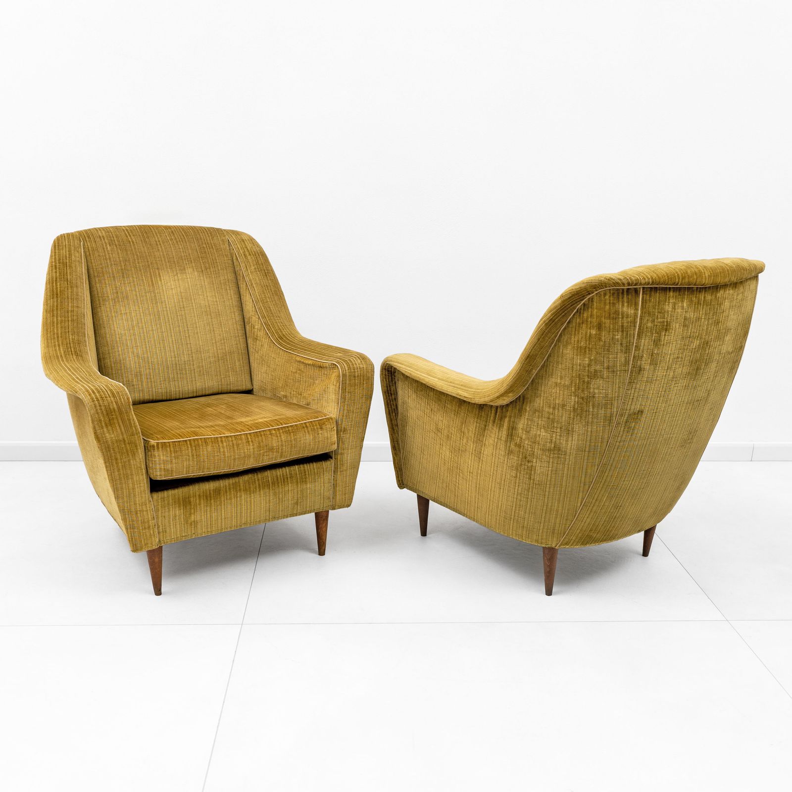 photo furniture Ico Parisi Mid Century Modern Italian Armchairs For Ariberto Colombo, 50s, Pair