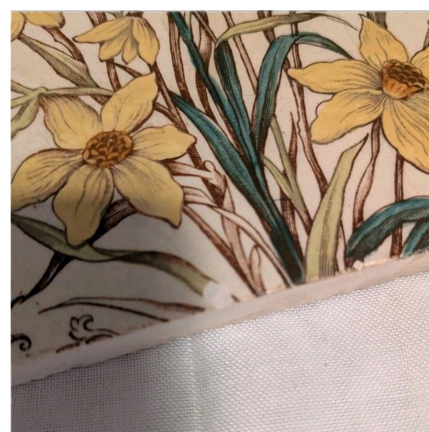 Daffodils & Beasts Tiles Late Victorian / Aesthetic Movement (Circa 1880–1890) photo vinterior
