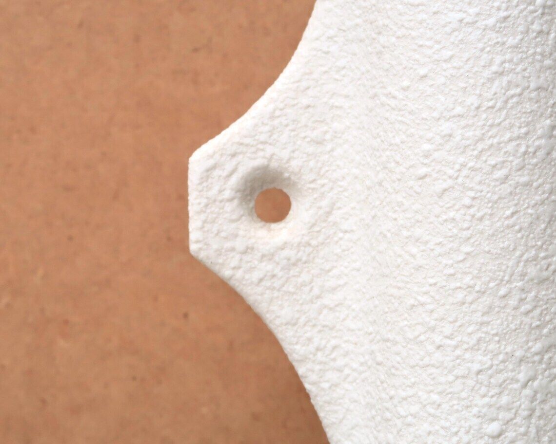 Sgrafo Modern wit porseleinen vaas Peter Muller, jaren 1960, modernistisch mid-century modern, vrije vorm, abstract, met opening, minimalistisch photo Woonaccessoires