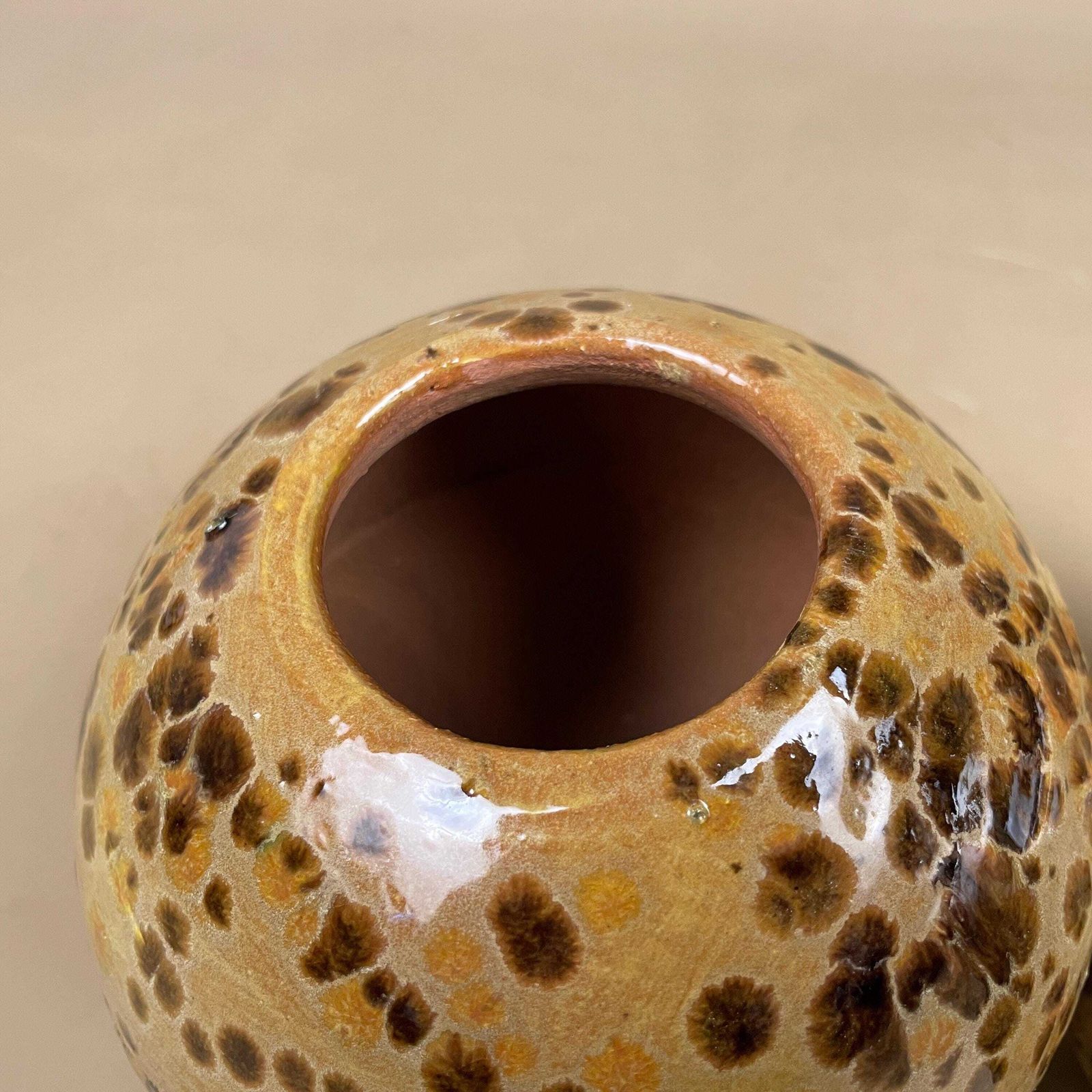 photo furniture Two Vintage Ceramic Ball Glazed Decorative Round Ball Display Ornament Abstract Brown Beige Glaze Statue Sculpture Circle 2