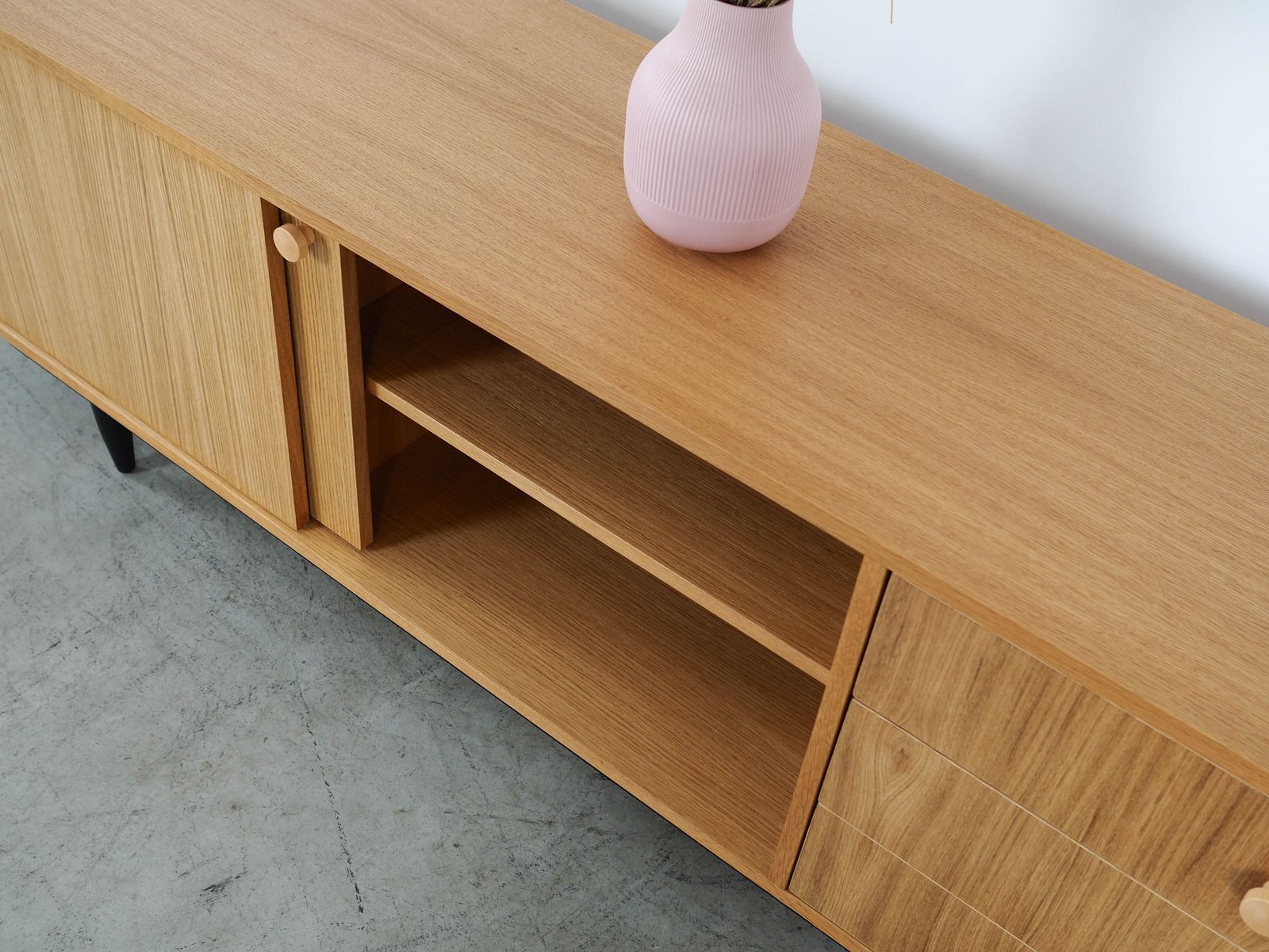 photo for sale Eiken Dressoir, Scandinavisch Design