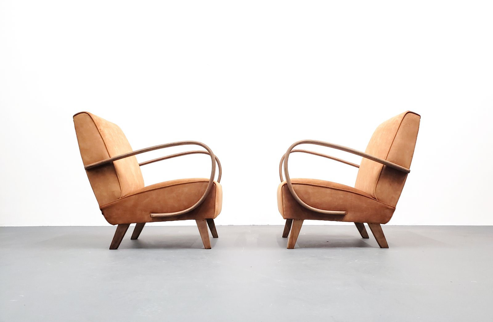 photo furniture Set Of Two   1930 Jindrich Halabala Bentwood Armchairs In Rust Brown Velvet