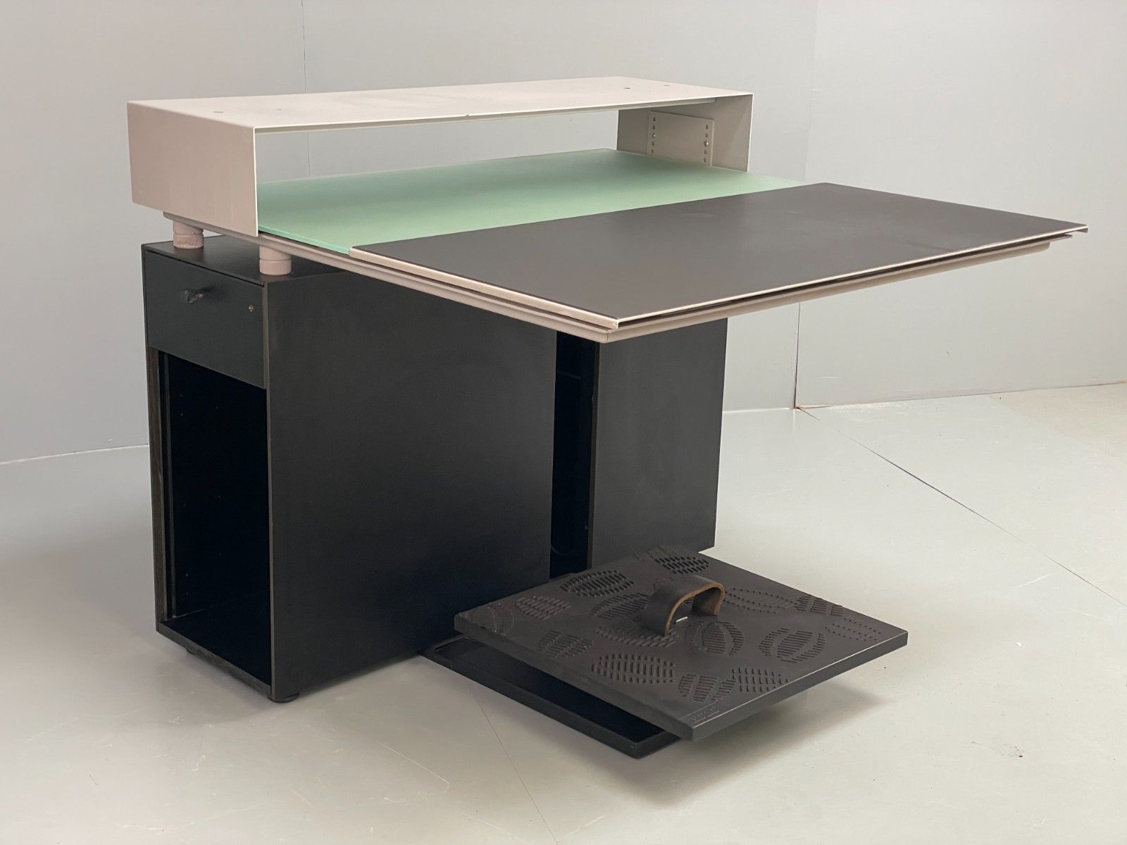 photo for sale Bulo M2 Computer Desk Luc Vincent 1990s Modern Designer Glass Eb11701 Mwoo