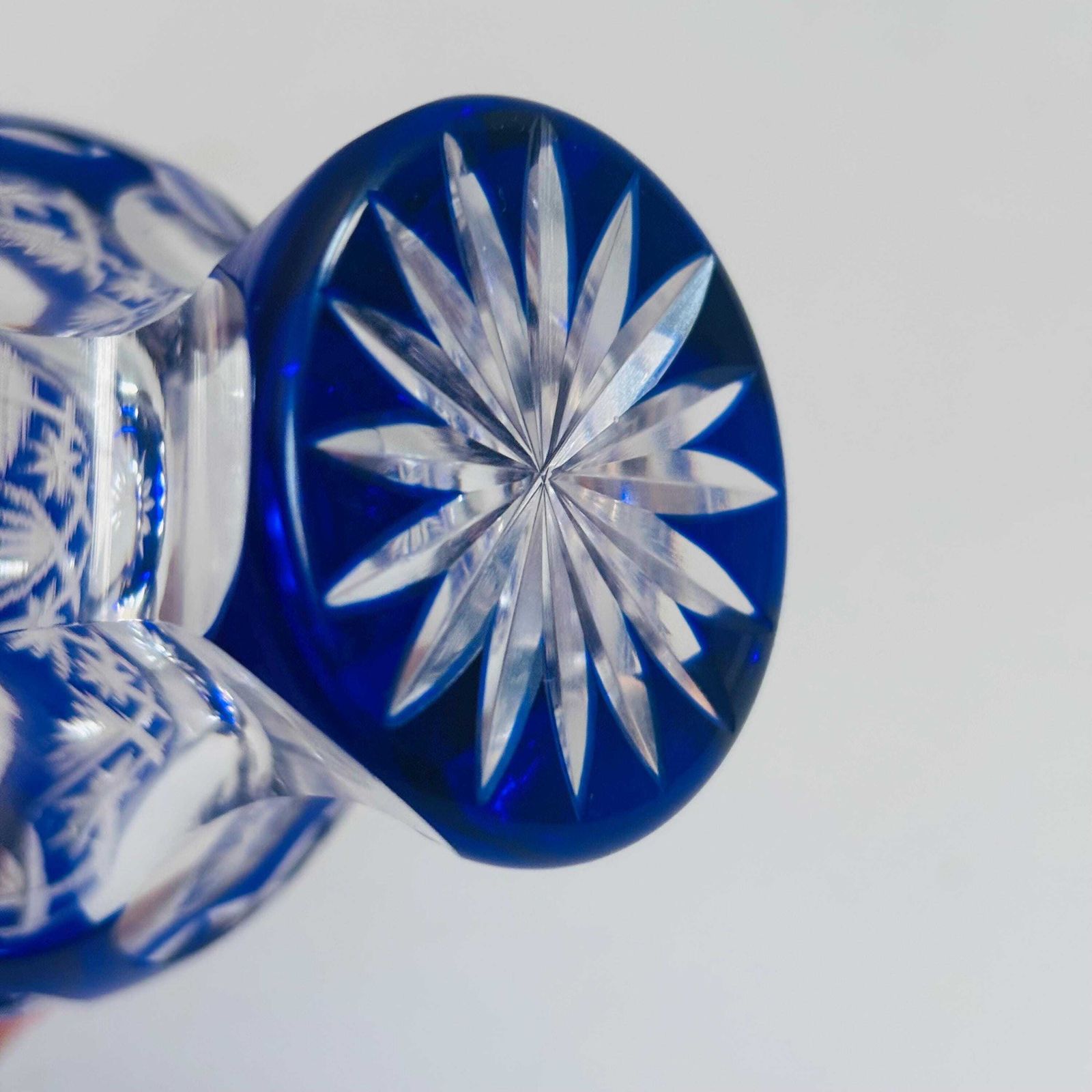 photo vinterior Edo Kiriko Cobalt Blue Crystal Sake Cup – Mid Century Hoshi Star Motif
