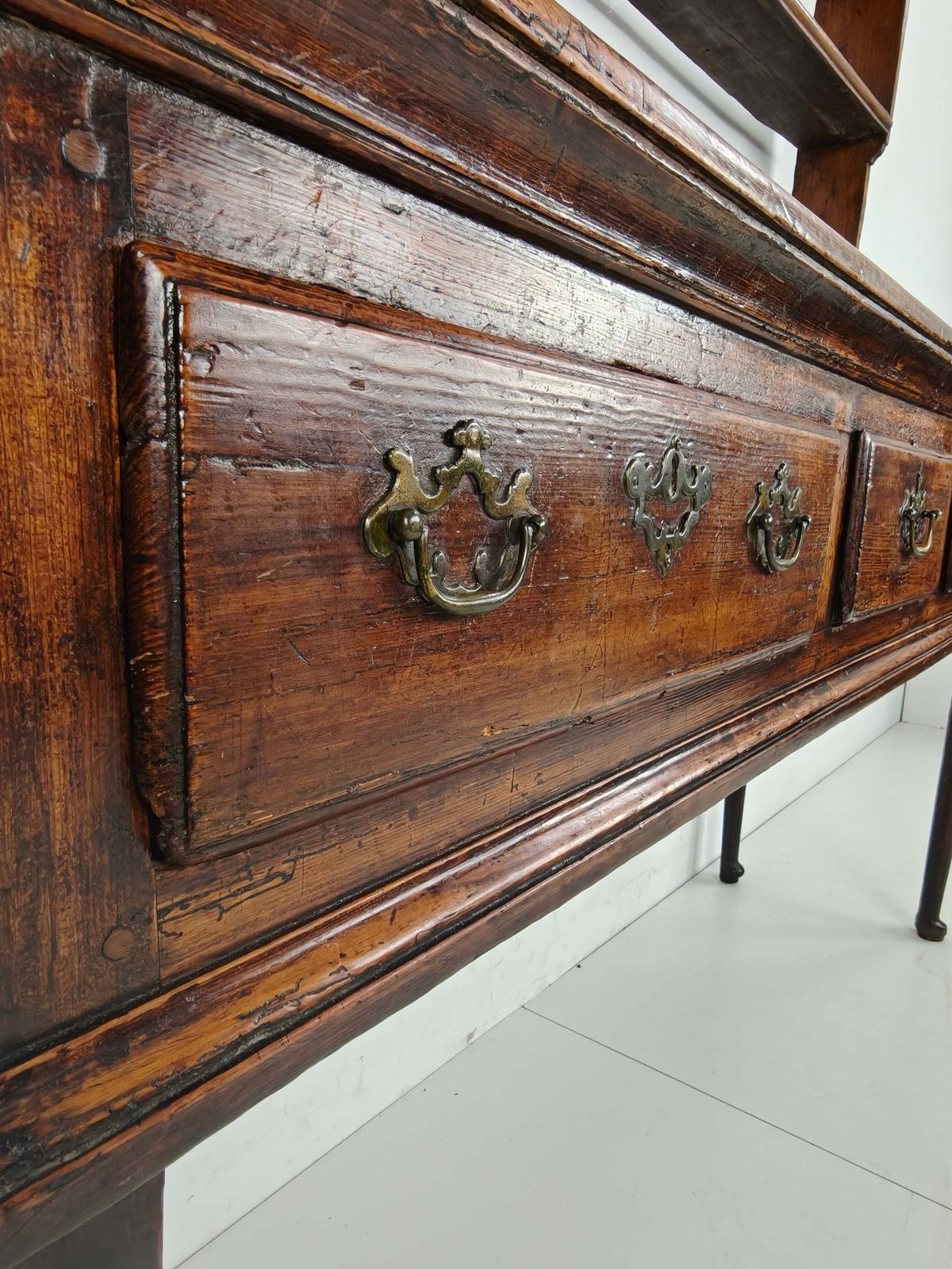 photo vintage Late Georgian 18th Century Welsh Dresser – Solid Oak