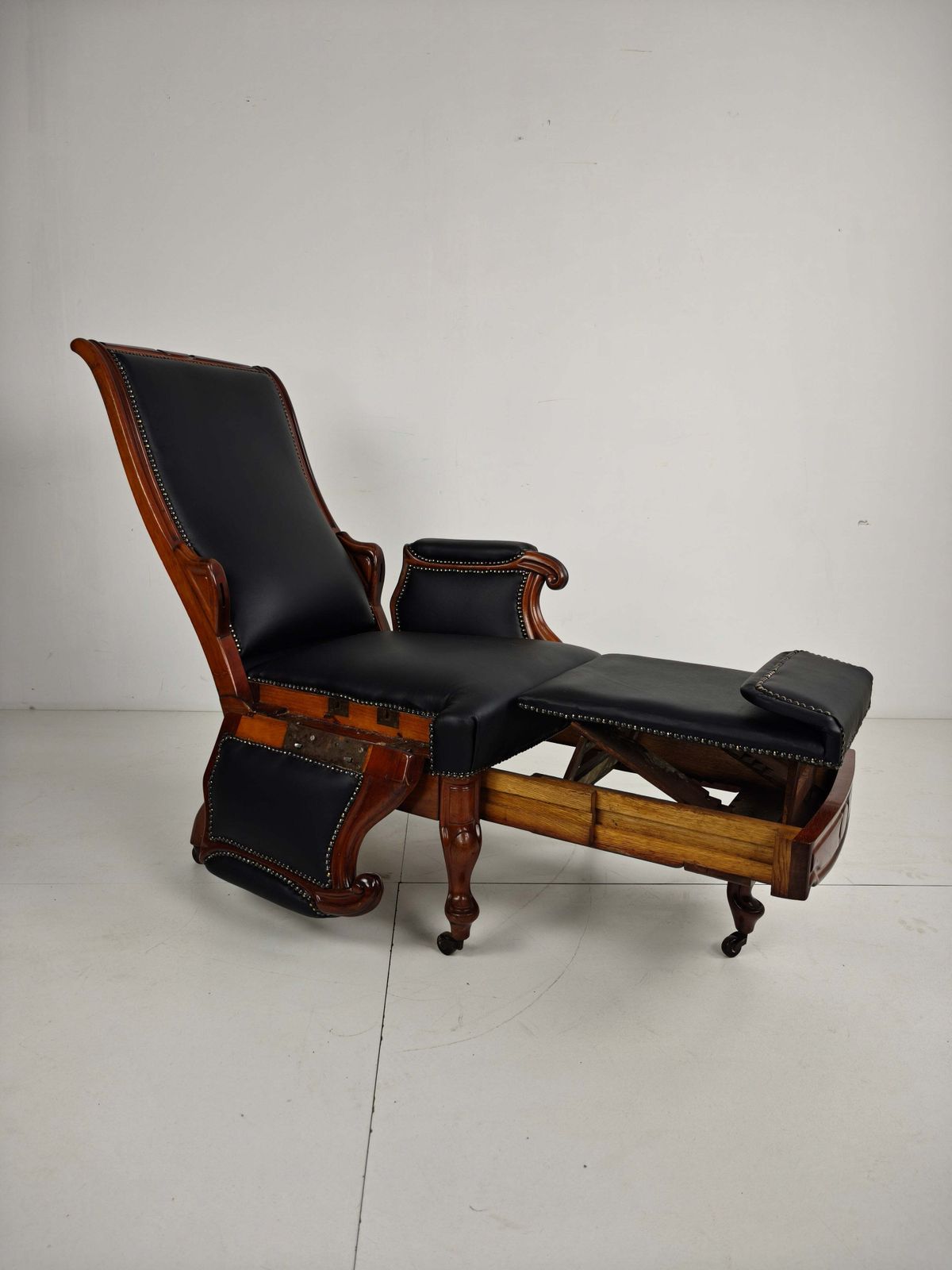 photo buy 19th Century Antique Library Chair By Horrix – Black Leather