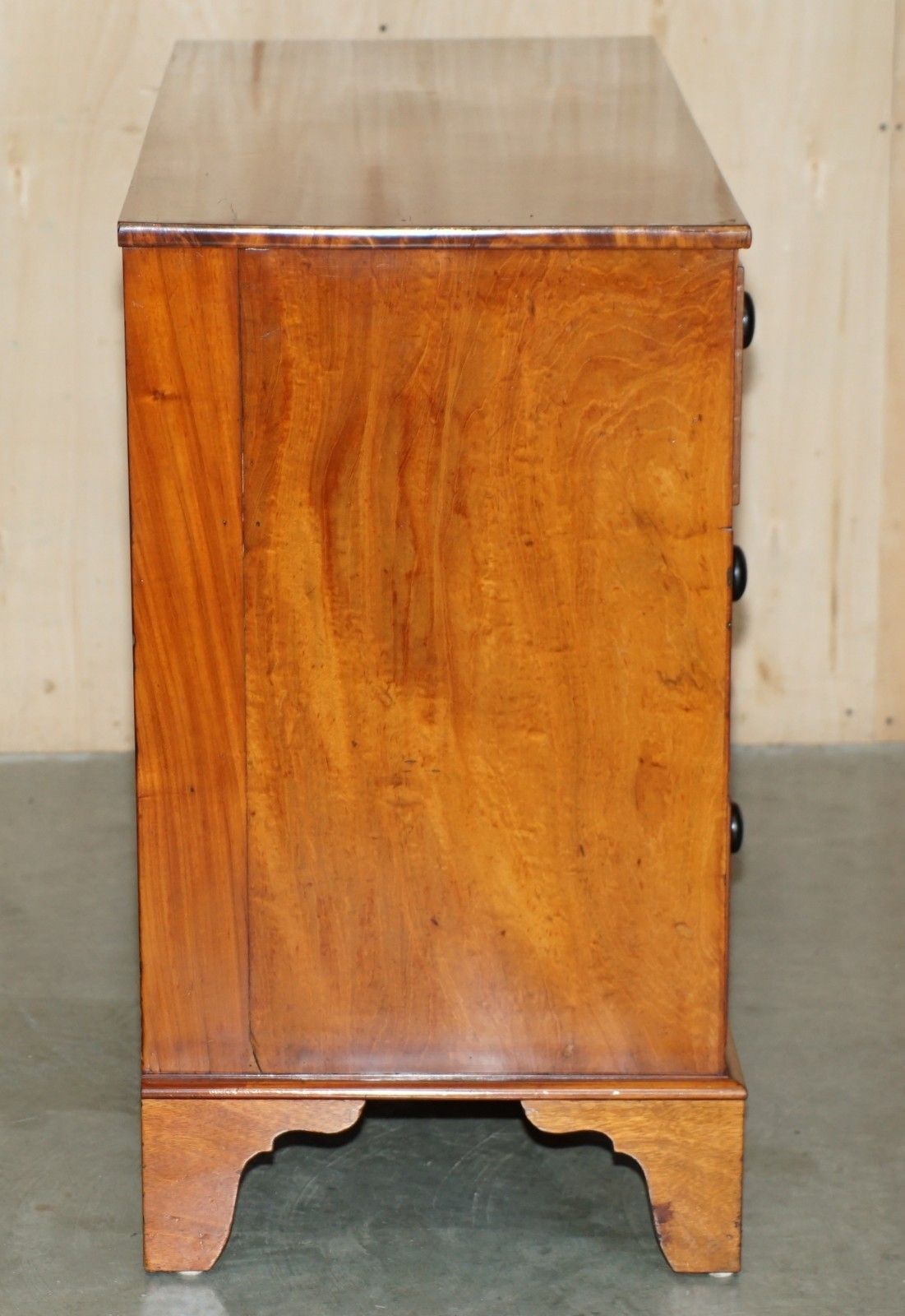 photo vintage Exquisite Timber Patina Satin Walnut Victorian Circa 1860 Chest Of Drawers