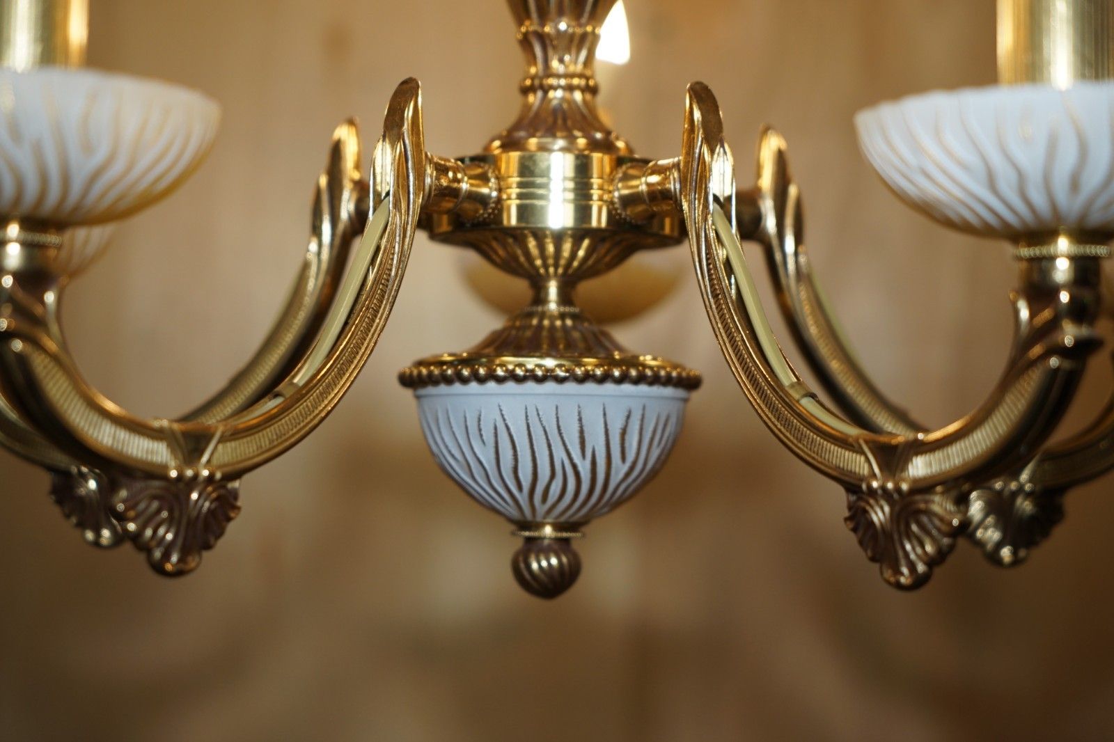 Lovely Reccagni Made In Italy Brass & Frosted Glass Five Candle Light Chandelier photo 750.0