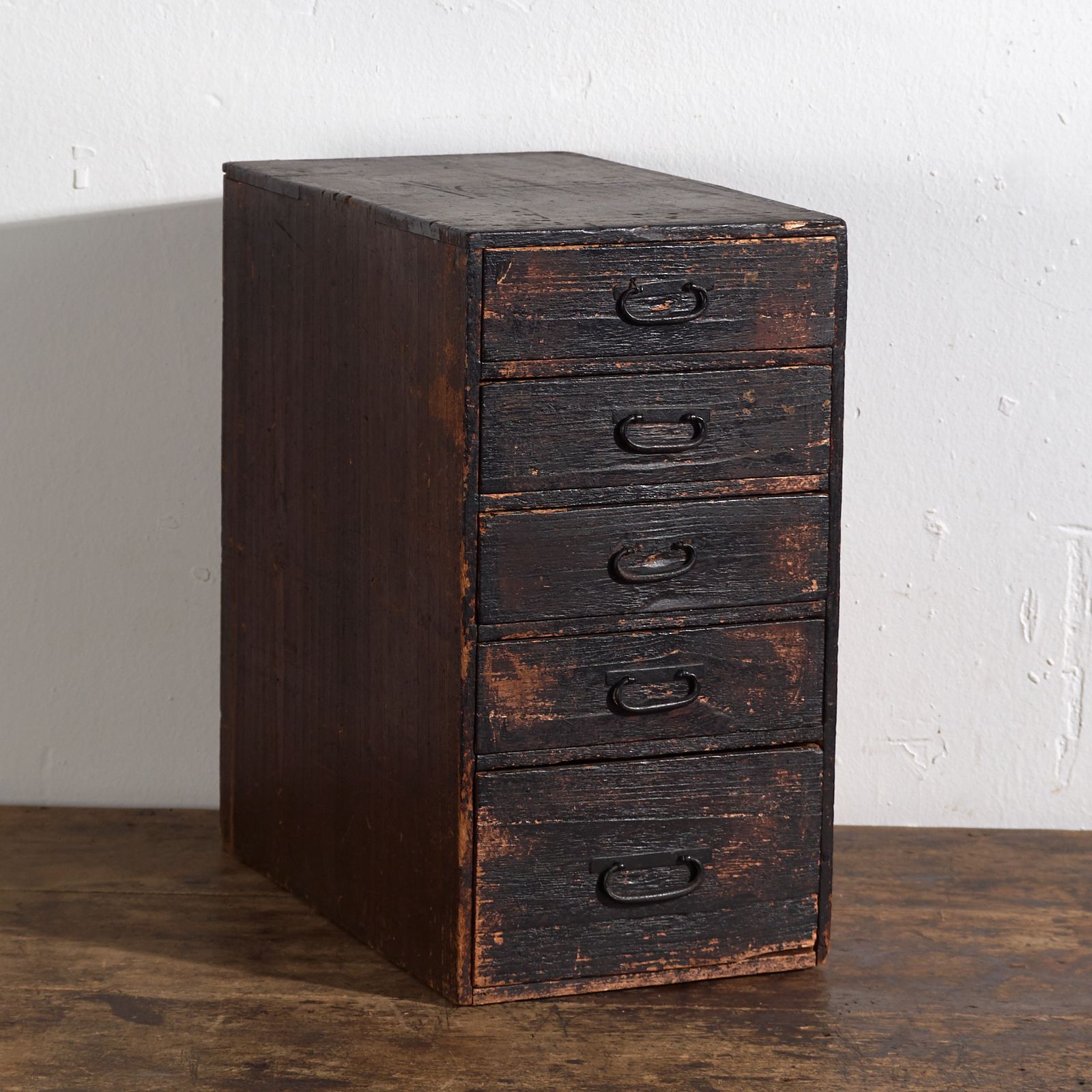 Japanese Vertical Ko Dansu With Five Drawers In Paulownia And Japanese Cedar, Taishō–Early Showa Period, Circa 1912–1945