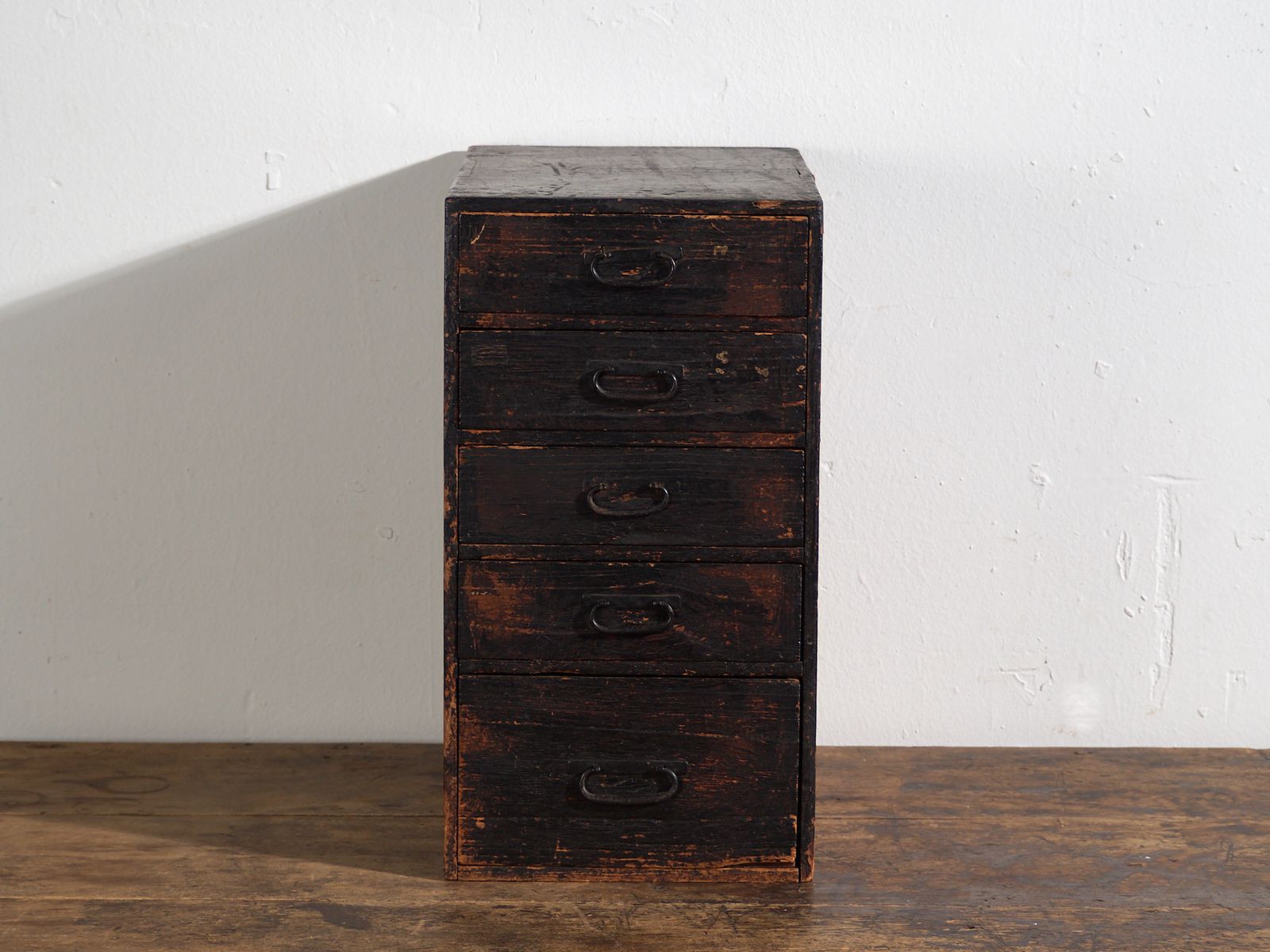 Japanese Vertical Ko Dansu With Five Drawers In Paulownia And Japanese Cedar, Taishō–Early Showa Period, Circa 1912–1945 photo 938.0