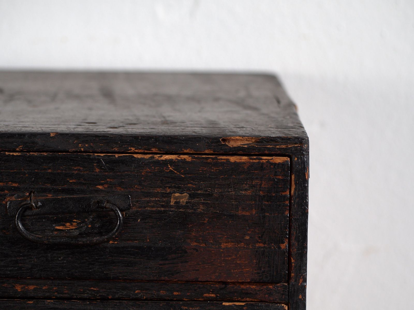 Japanese Vertical Ko Dansu With Five Drawers In Paulownia And Japanese Cedar, Taishō–Early Showa Period, Circa 1912–1945 photo vinterior