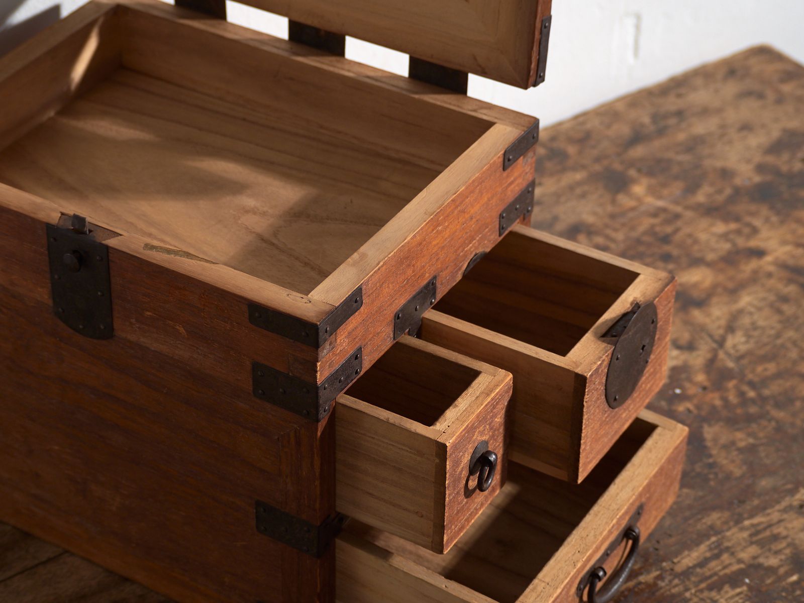 Japanese Ko Dansu With Hinged Lid And Drawers In Paulownia Wood, Meiji–Taishō Period, Circa 1868–1926 photo 636.0