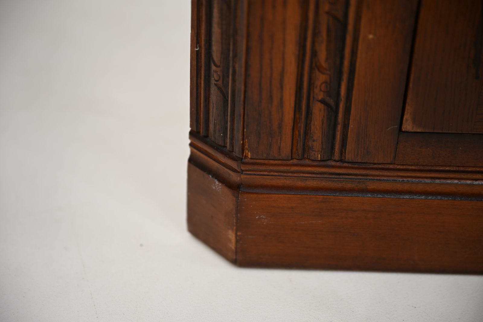 photo vintage Old Charm Tall Corner Unit With Cupboard And Shelves Carvings Free Uk Delivery