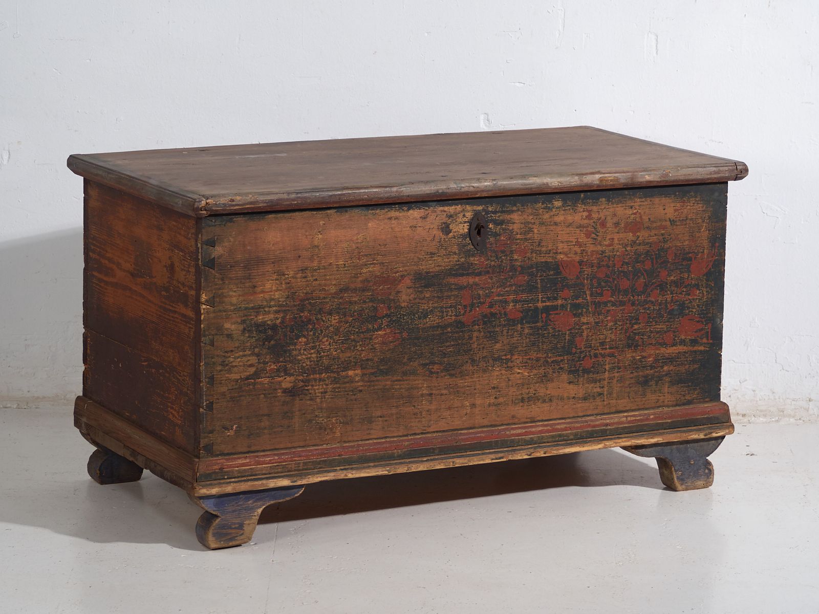 Antique Folk Art Painted Pine Chest – Central Europe (C.1900–1920)