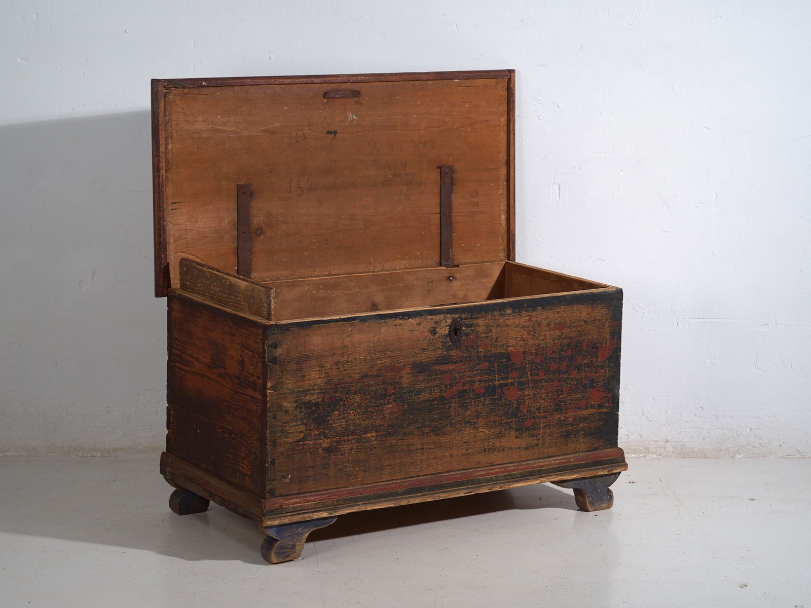 Antique Folk Art Painted Pine Chest – Central Europe (C.1900–1920) photo Furniture