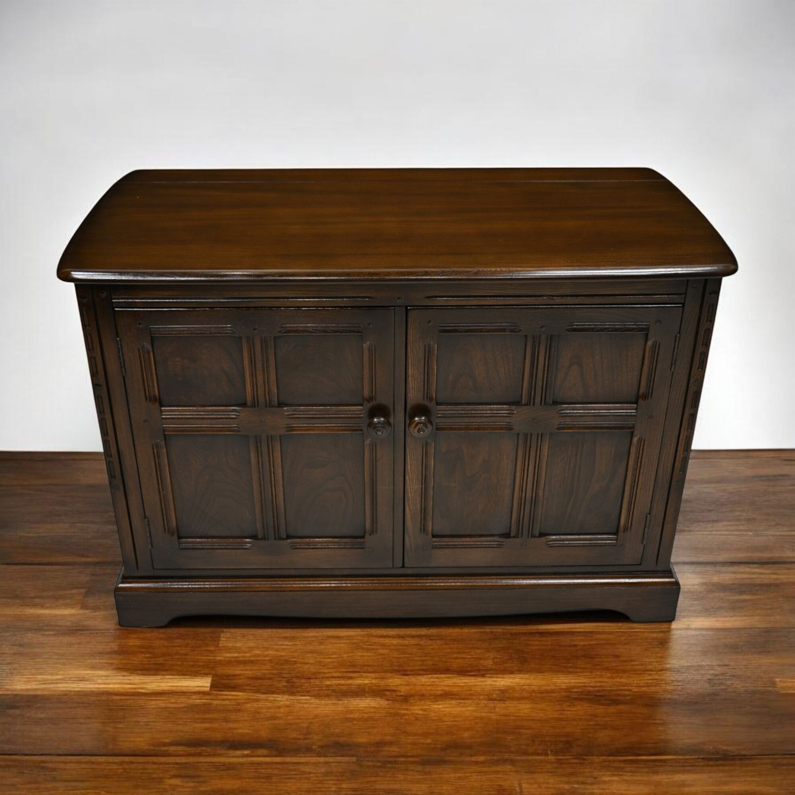 Ercol Malvern Music Hi Fi Cabinet Dark Finish Free Uk Delivery