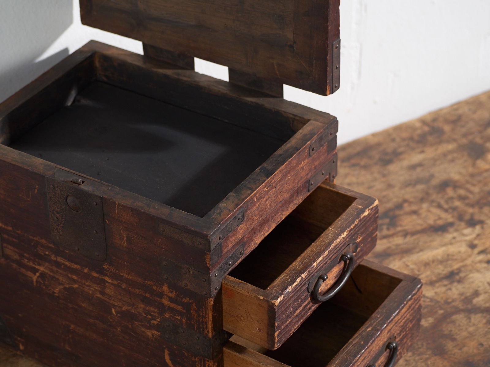 Japanese Ko Dansu With Hinged Lid And Drawers In Paulownia Wood, Meiji–Taishō Period, Circa 1868–1926 photo 439.0