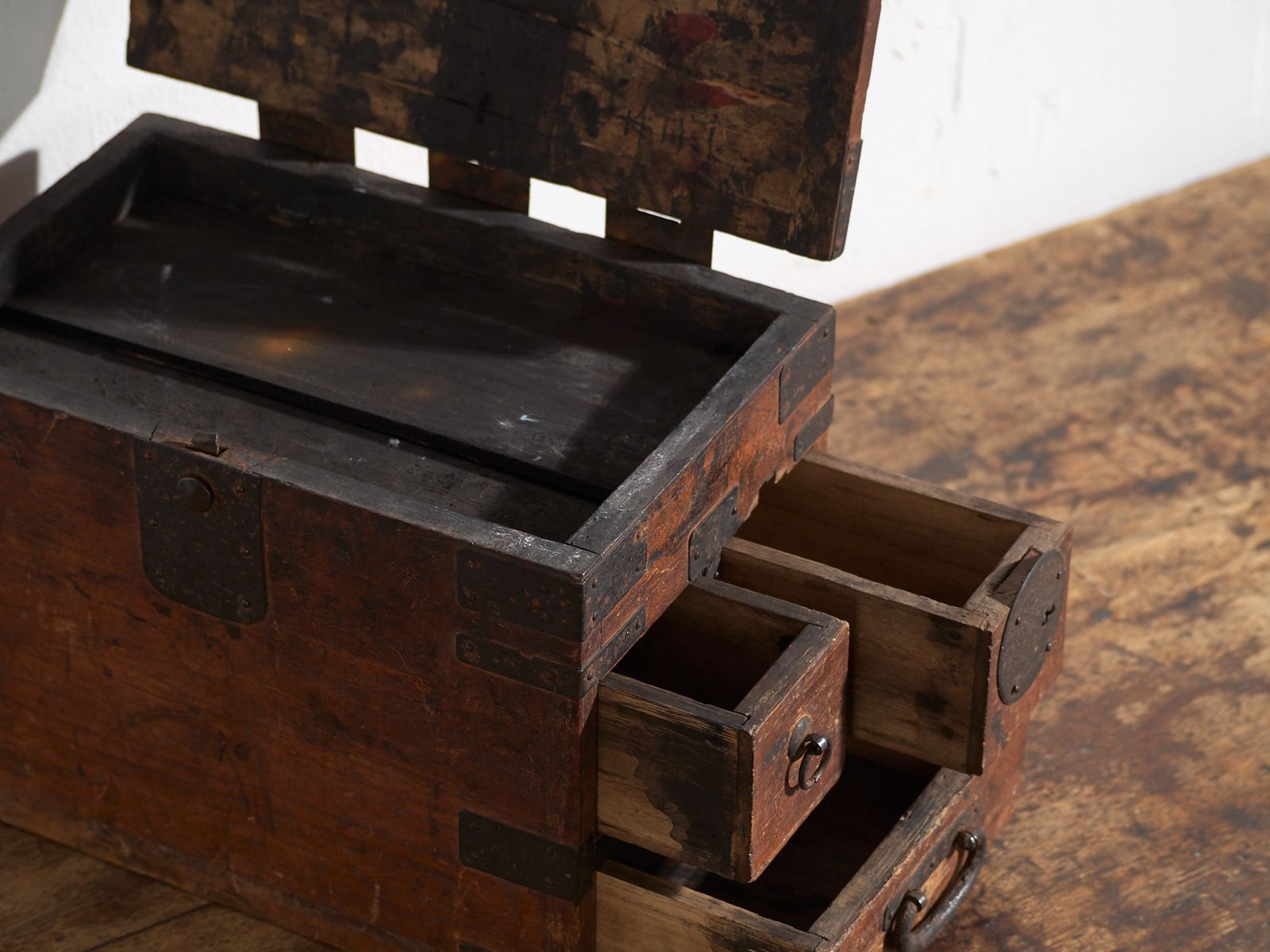 Antique Japanese Document Chest With Drawers And Iron Hardware – Portable Tansu – Meiji–Taishō Period (C.1880–1920) photo Furniture
