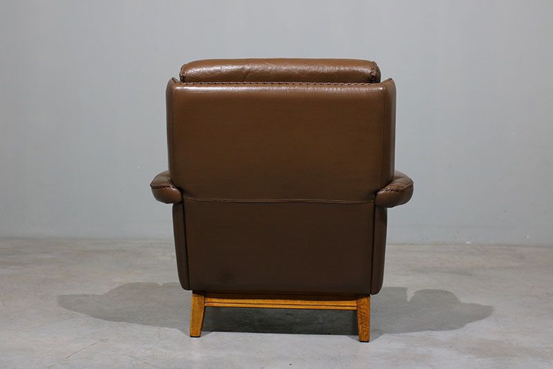 photo vinterior Pair Of Leather Armchairs Attributed To Aage Christiansen