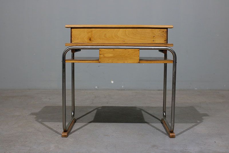 photo furniture Desk In Chromed Metal And Wood.