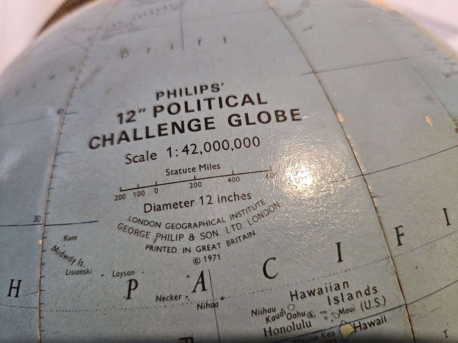 photo vinterior Vintage 20th Century Philips 12"  Political  Challenge Globe 1971
