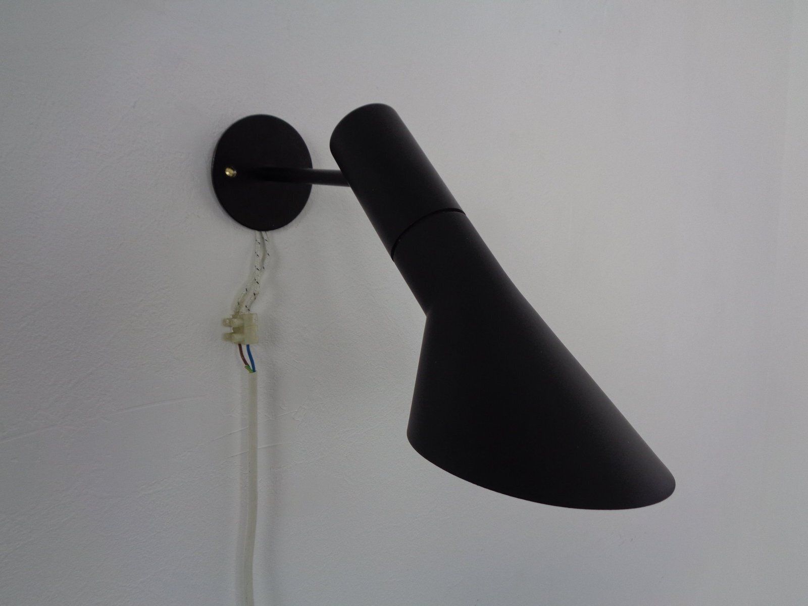 Early Visor Wall Lamps By Arne Jacobsen For Louis Poulsen, Denmark, 1950s, Set Of 3 photo vinterior