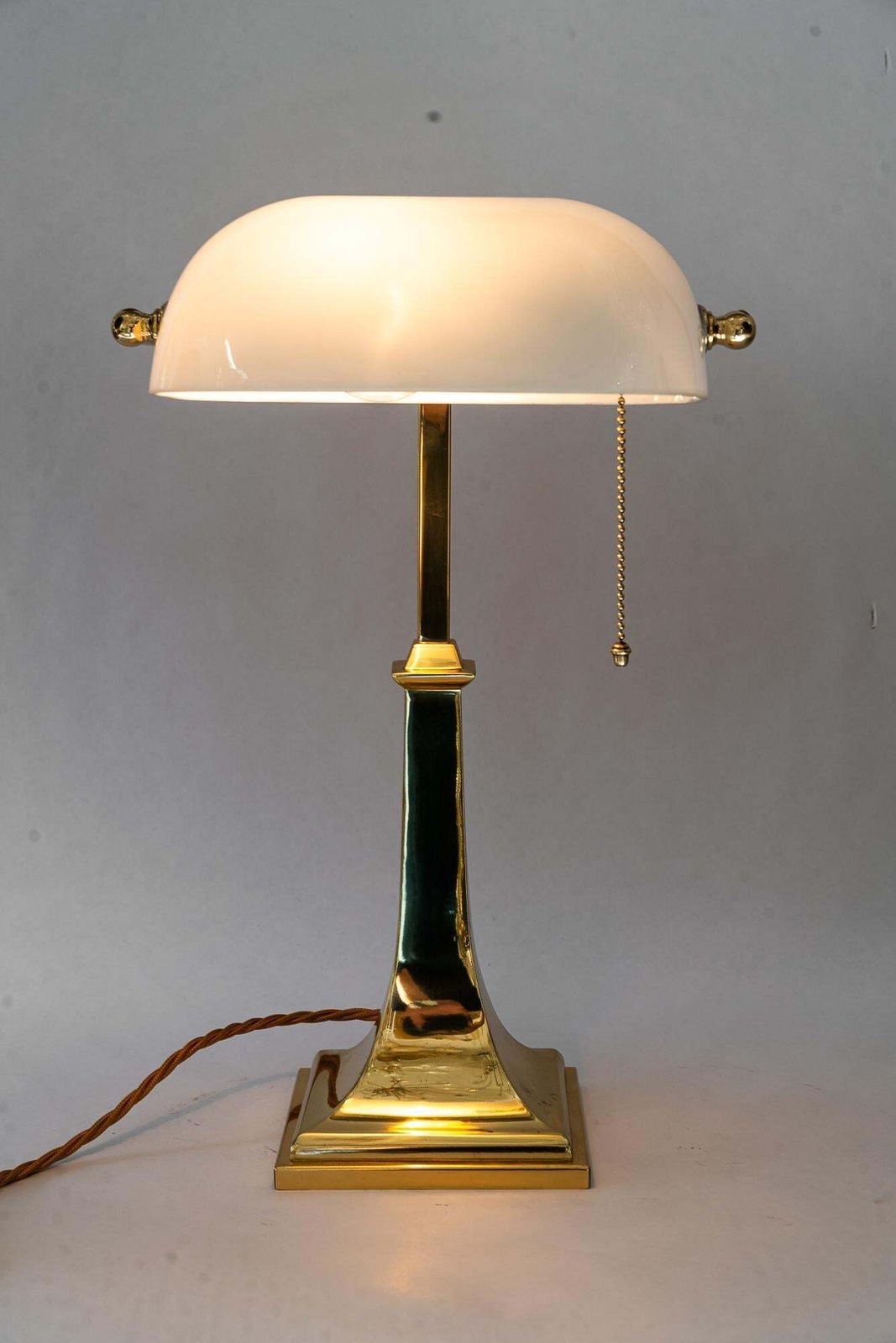 photo vinterior Art Deco Banker Lamp With Original Glass Shade Around 1920s
