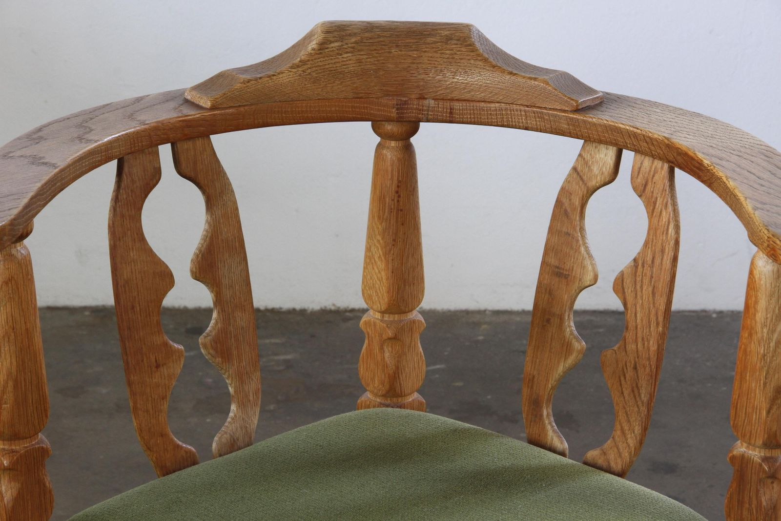 photo vinterior Vintage Danish 1960s Henning Kjærnulf Oak Corner Chair, Razorblade Back Splats