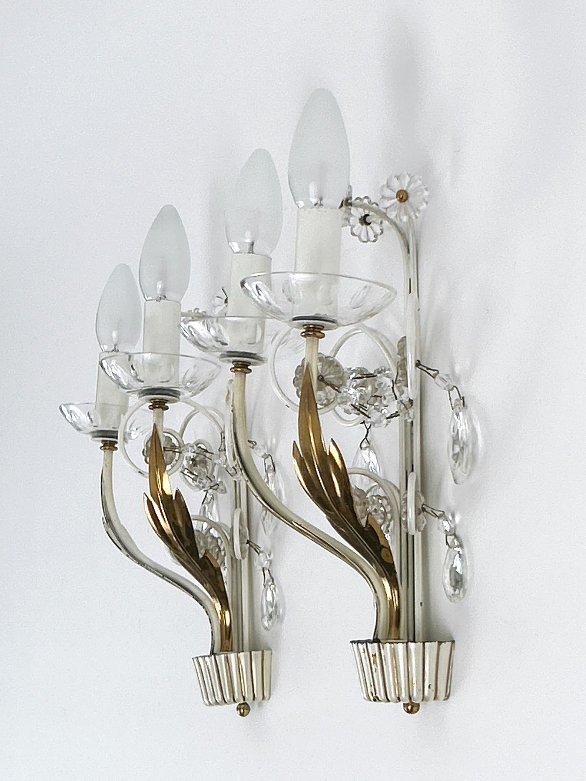 photo vintage Set Of Two Elegant Brass & Glass Sconces By Vereinigte Werkstätten 1960s