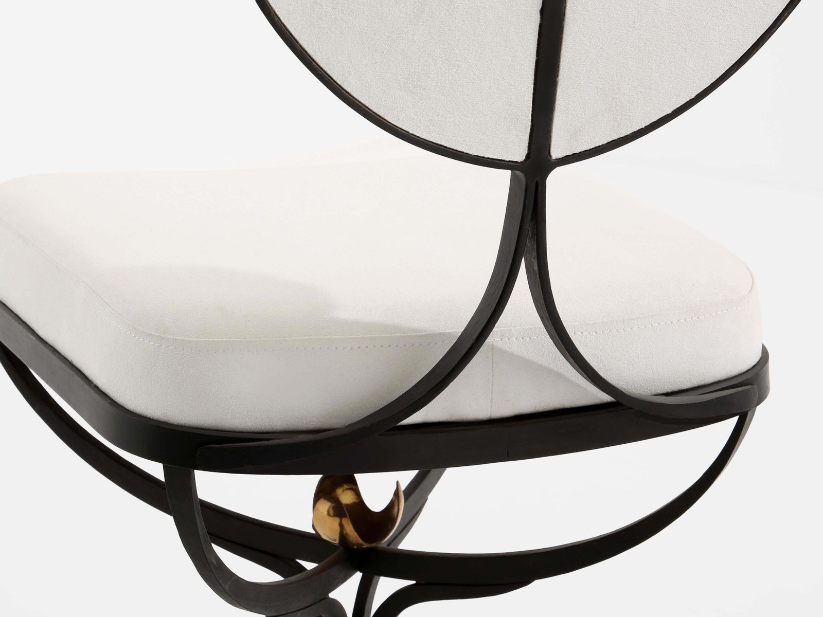 Mobilier Ensemble de 6 chaises brutalistes françaises en fer forgé et Alcantara, 1990 photo