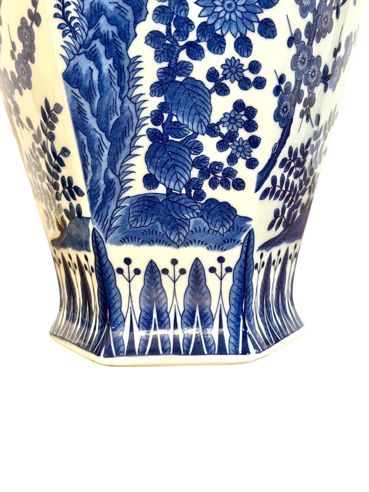 photo vinterior Large Blue And White Hexagonal Lidded Porcelain Vase, Chinoiserie