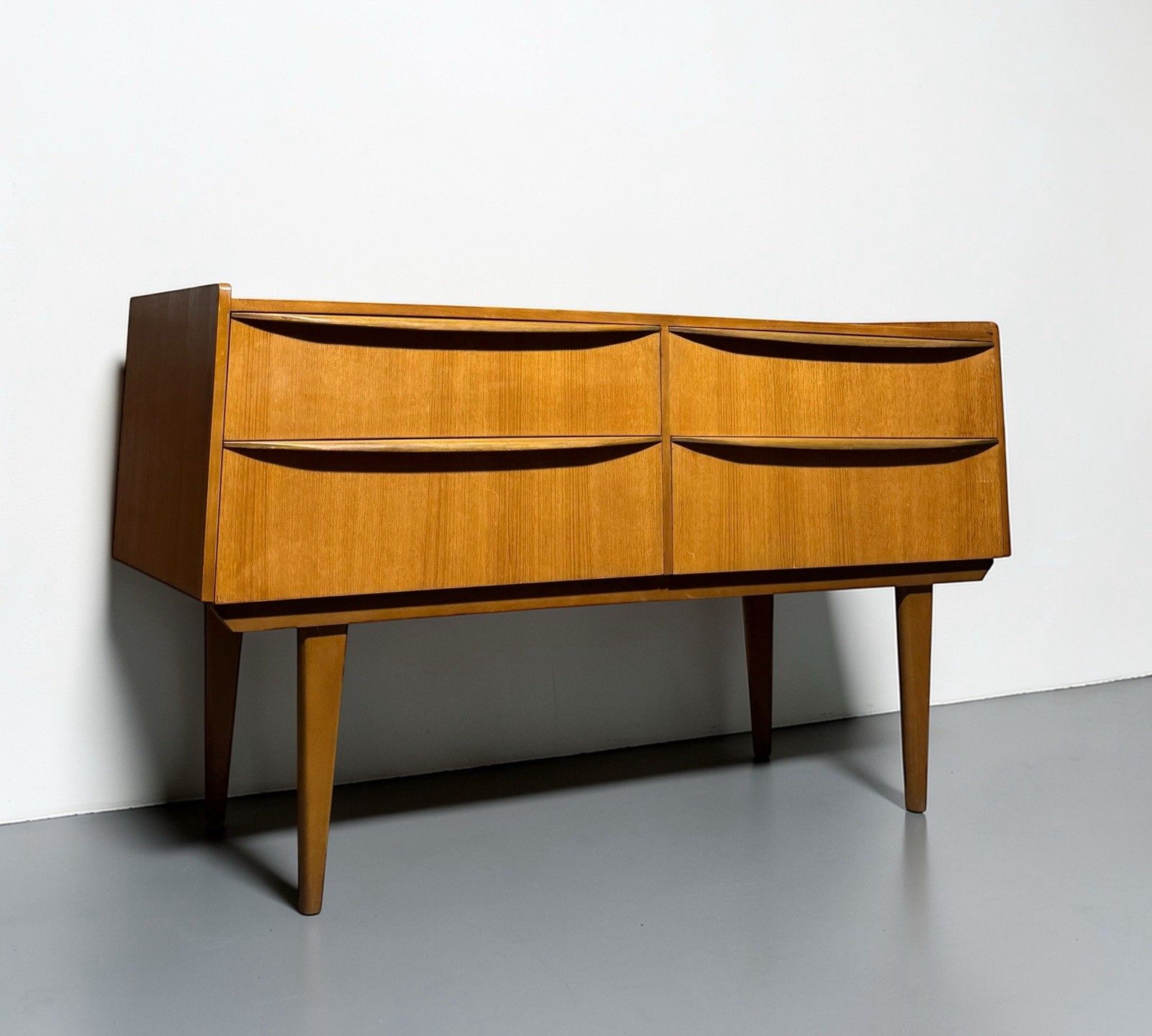 photo vinterior Austin Suite Teak Chest Of Drawers Sideboard Lip Handles Mid Century C1960s
