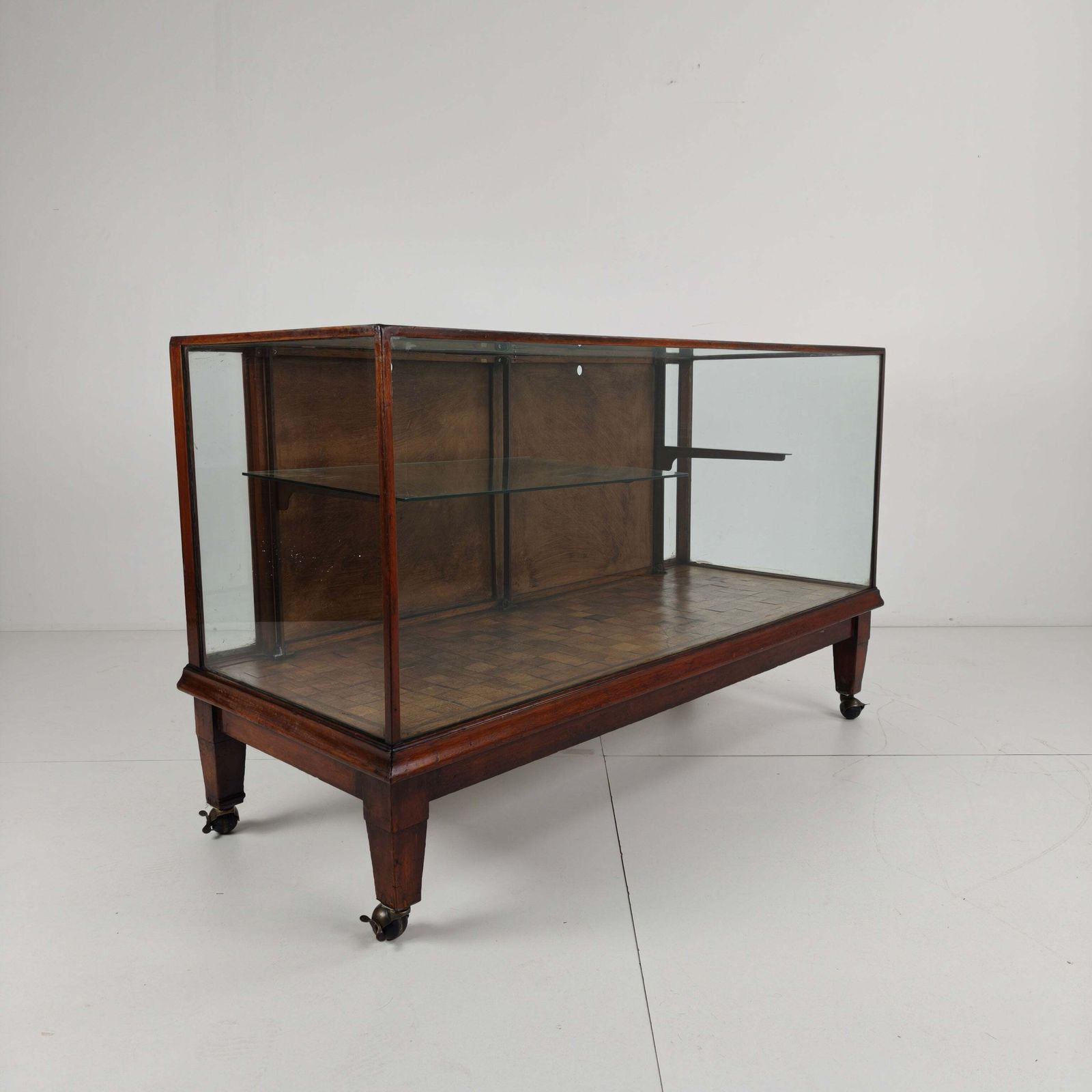 English Shop Display / Shop Counter (1910–1920) photo vintage
