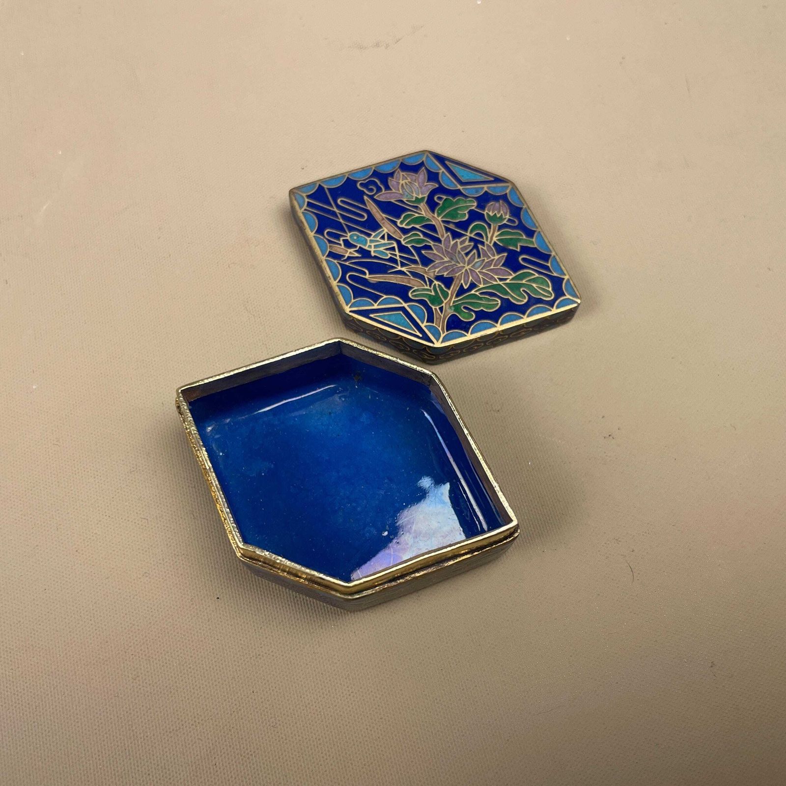 Blue Cloisonne Mini Box Floral Enamel Trinket Jewellery Keepsake Container Chinese Lotus Pattern Small Vanity Box photo vinterior