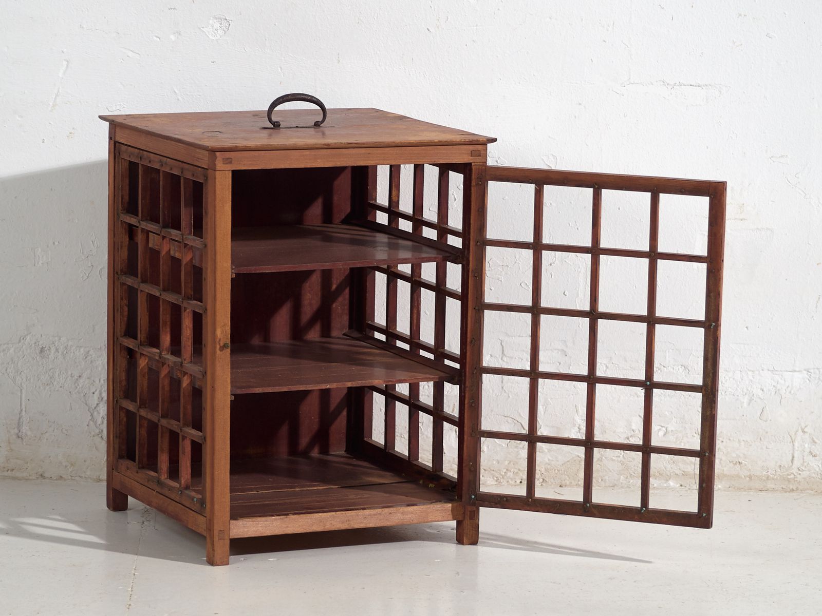 photo furniture Small Antique Japanese Cabinet – Taisho To Early Showa Period – (C.1910 1940)